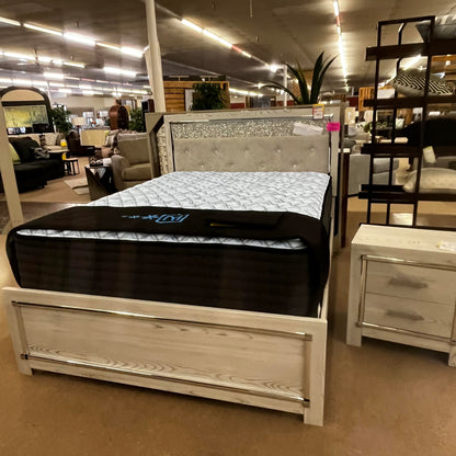 Altyra Queen Bed