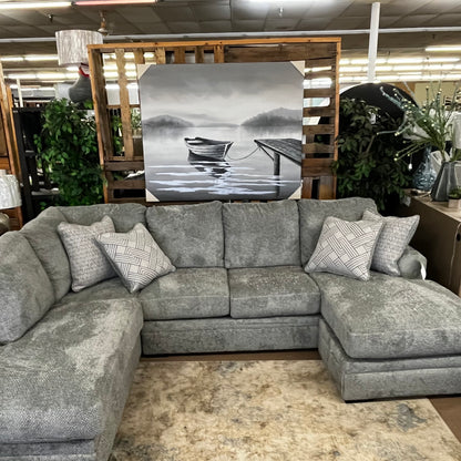 Casselbury 2-Piece Sectional with Chaise